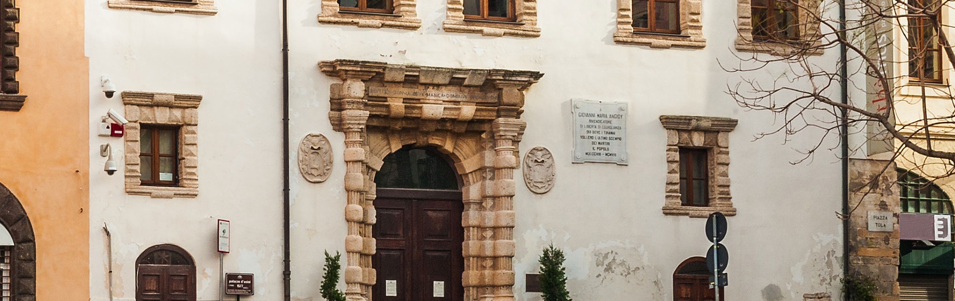 Il palazzo d'Usini sede della Biblioteca comunale Il palazzo d'Usini sede della Biblioteca comunale