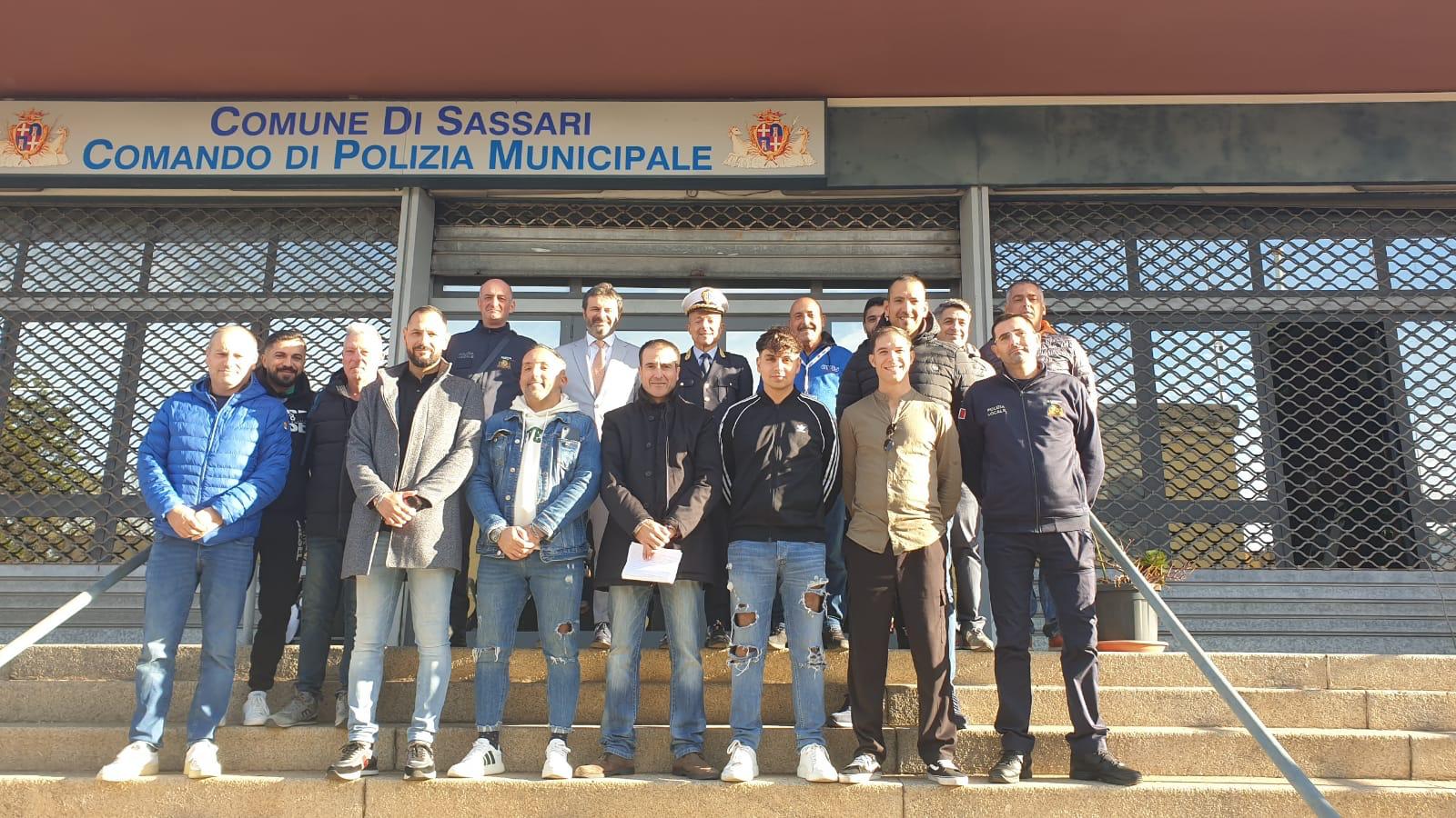 La Polizia locale davanti al Comando