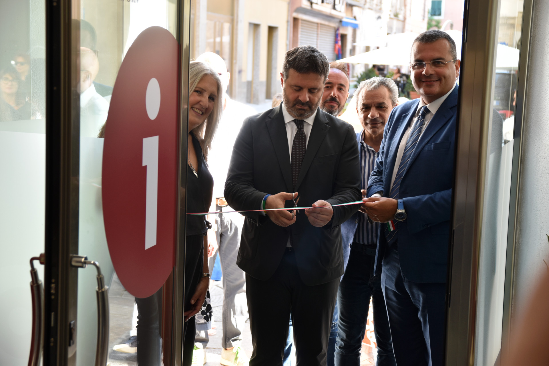 Il taglio del nastro