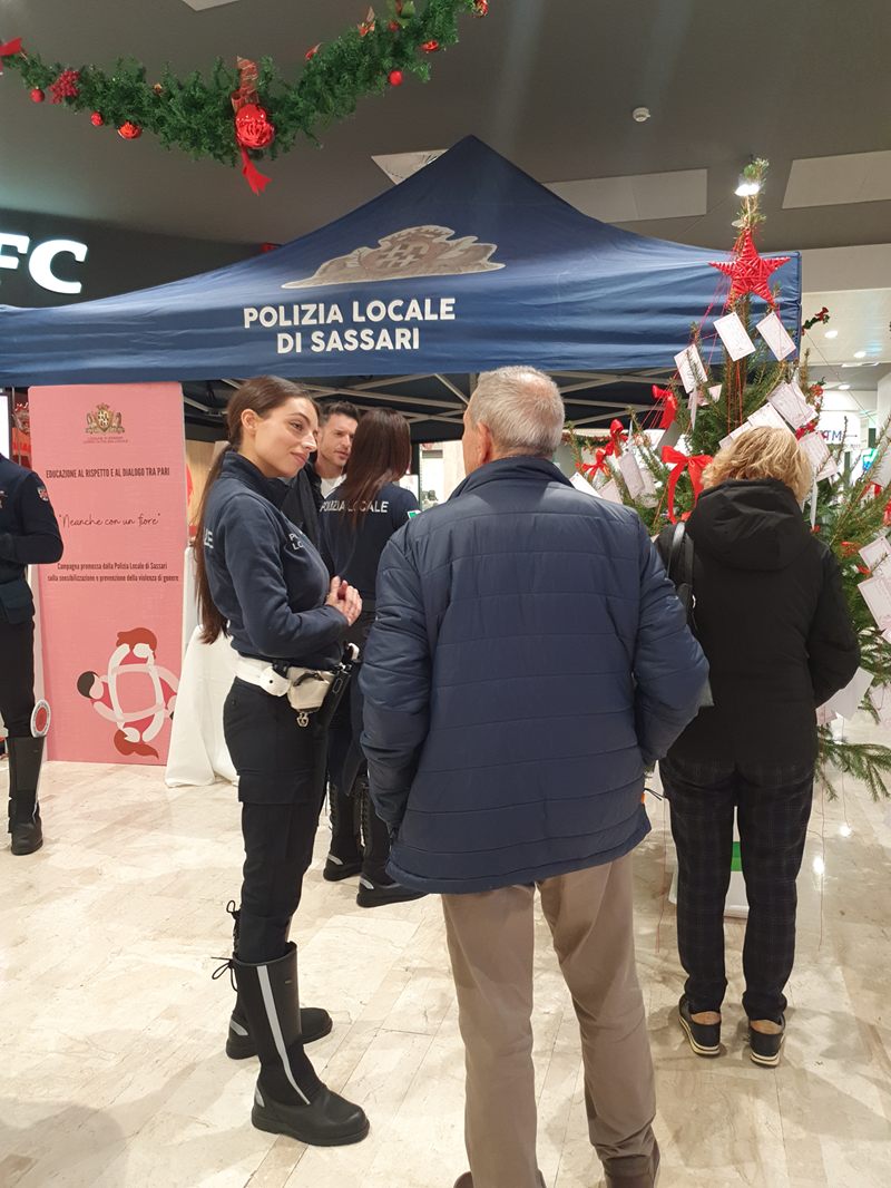 Lo stand in occasione del 25 novembre