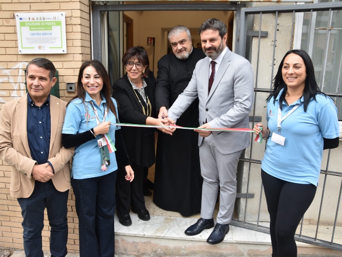 Il taglio del nastro Il taglio del nastro