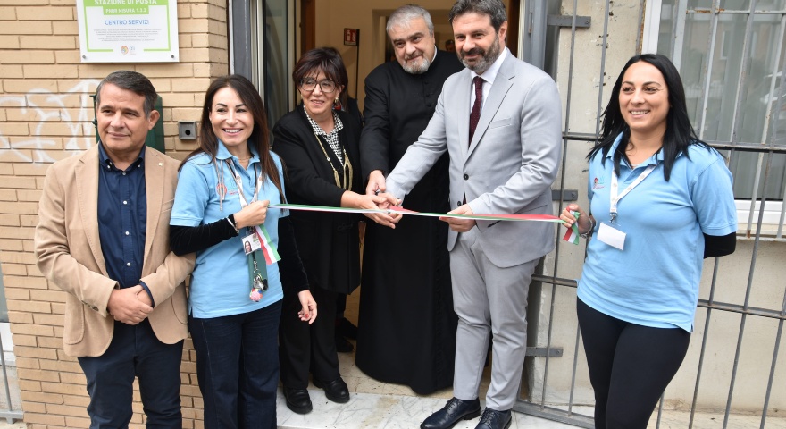 Il taglio del nastro Il taglio del nastro